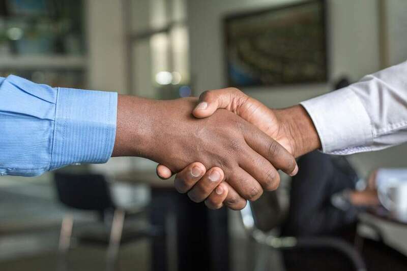 Handshake between pest control technician and a homeowner